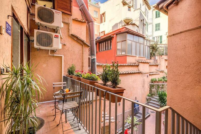 Tritone Top House