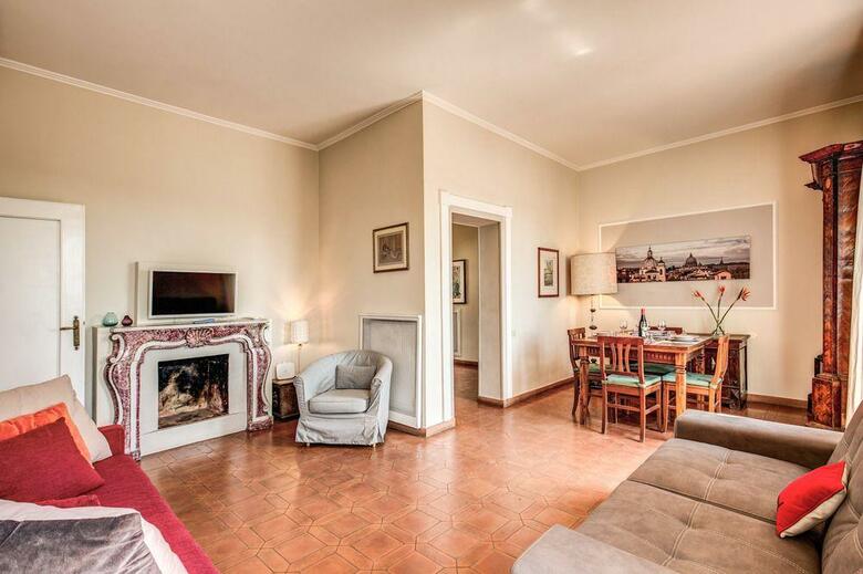 Tritone Top House