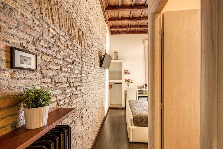 Tritone Top House