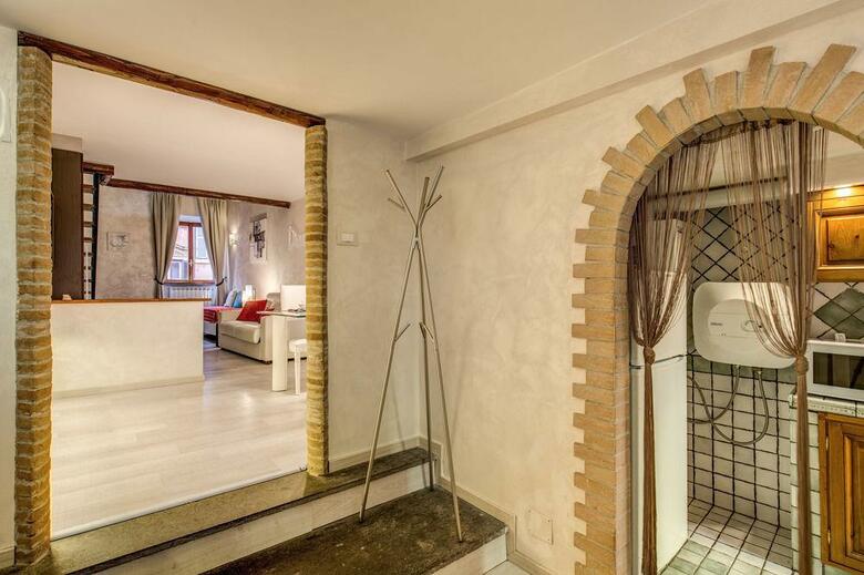 Tritone Top House