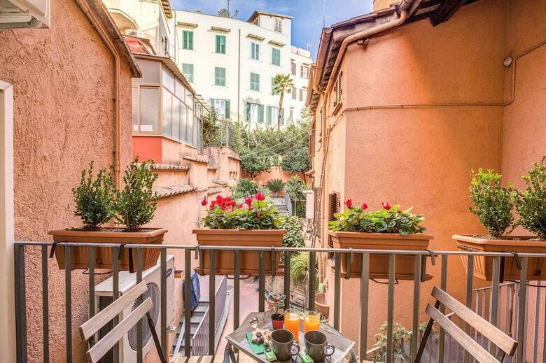 Tritone Top House