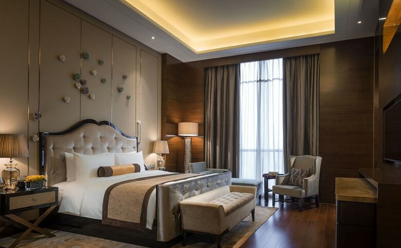 Hualuxe Hotels & Resorts Yangjiang City Center