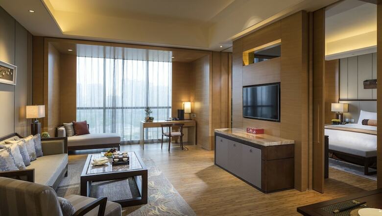 Hualuxe Hotels & Resorts Yangjiang City Center