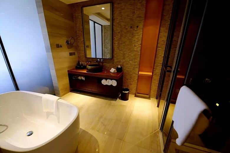 Hualuxe Hotels & Resorts Yangjiang City Center