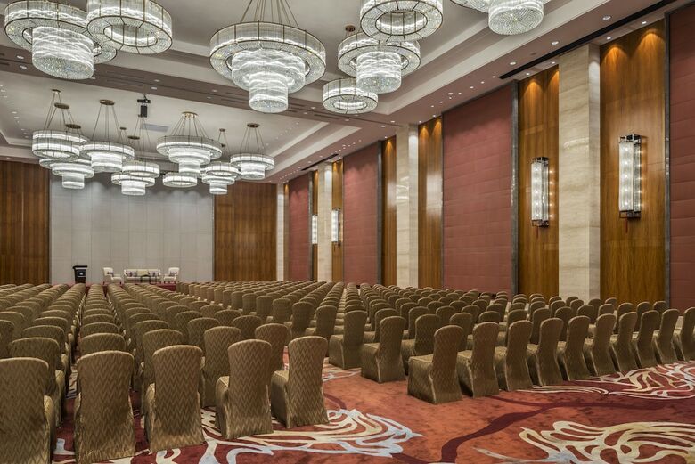 Hualuxe Hotels & Resorts Yangjiang City Center