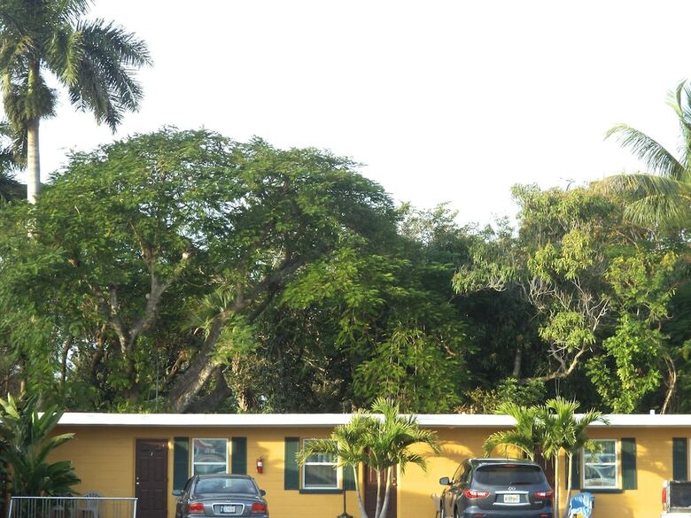Glades Motel