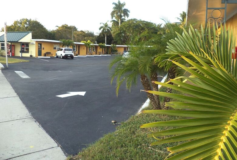 Glades Motel