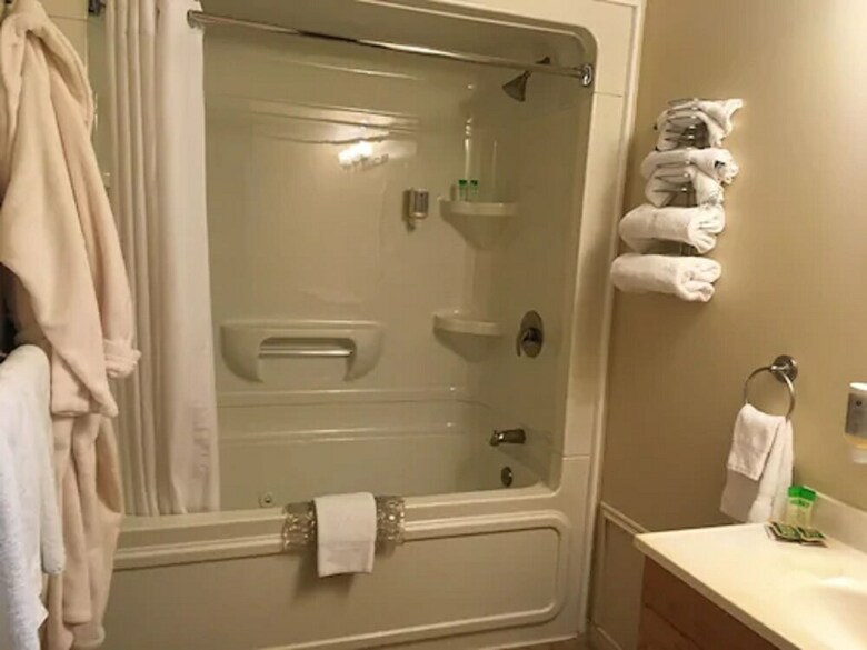 Hotel Pine Dale Motor Inn