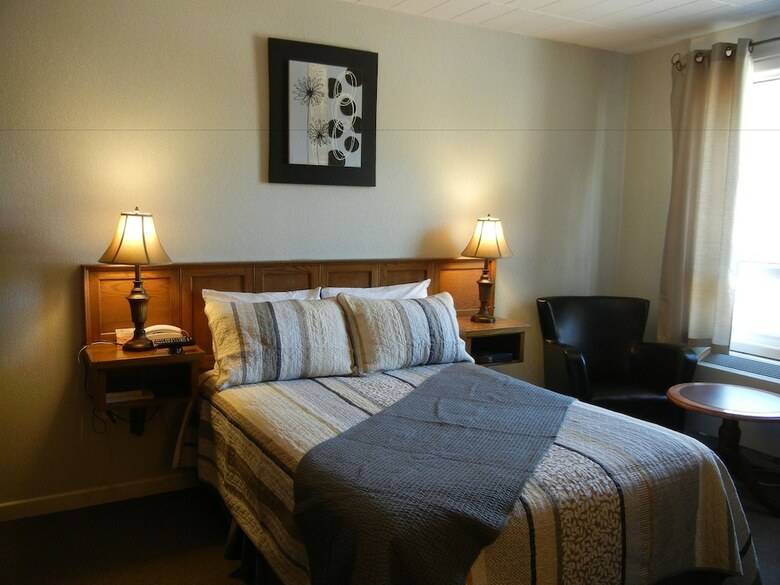 Hotel Pine Dale Motor Inn