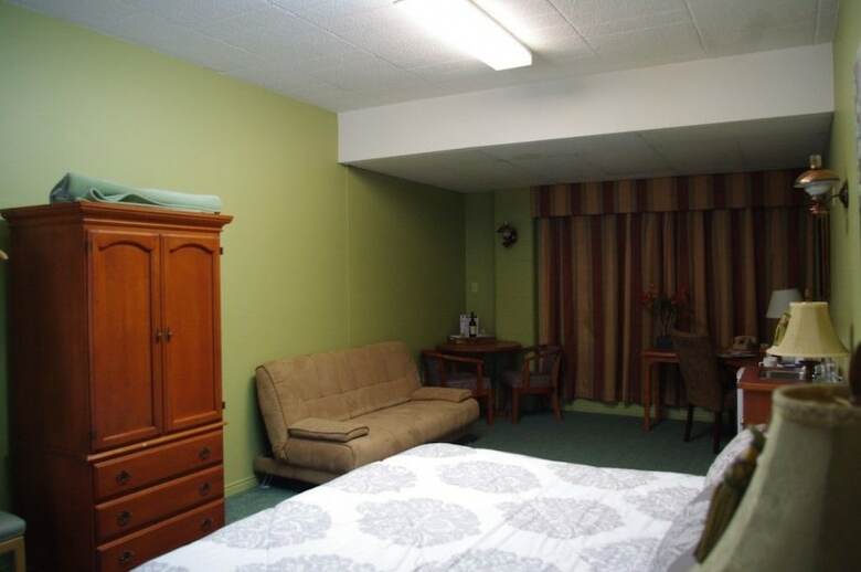 Hotel Pine Dale Motor Inn