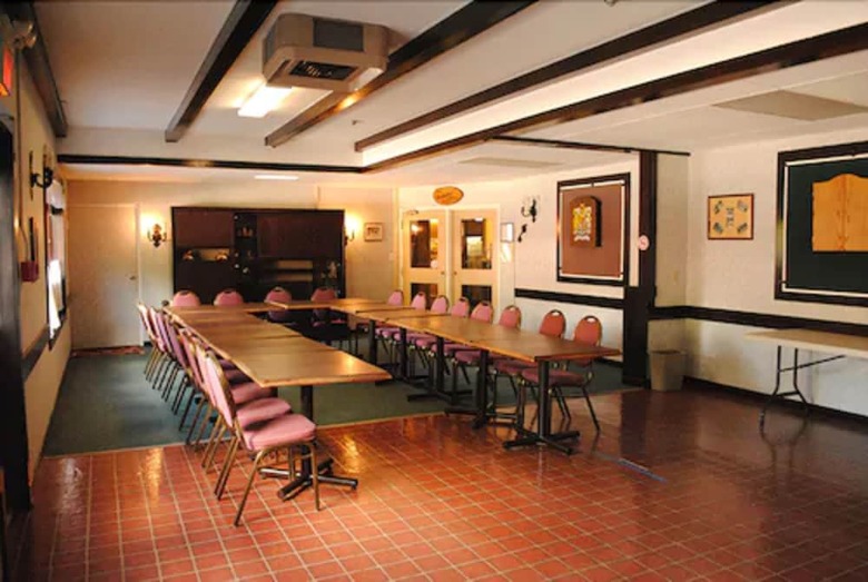 Hotel Pine Dale Motor Inn