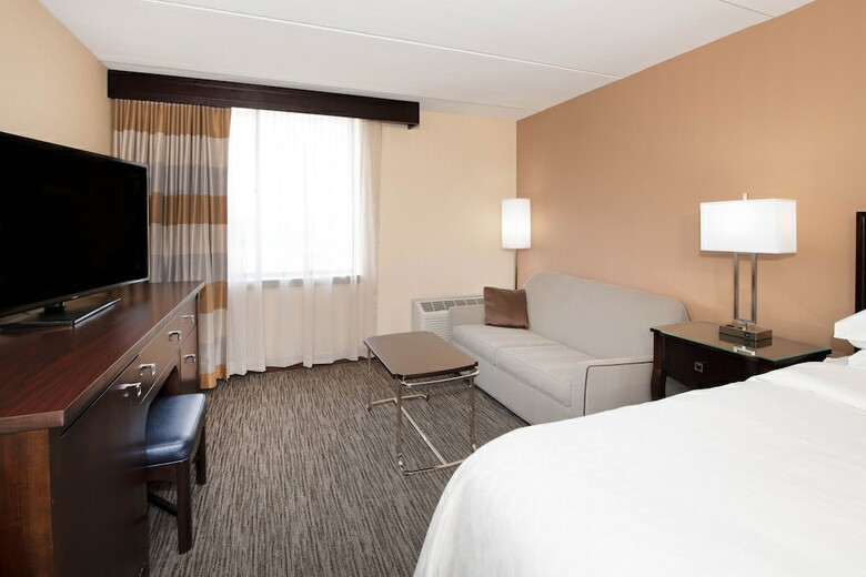 Sheraton Milwaukee Brookfield Hotel