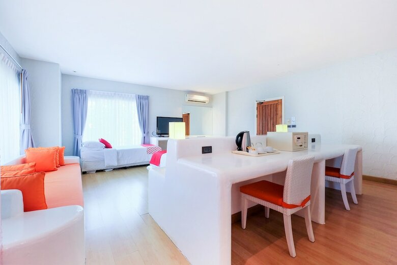 Apartamento Oyo The Chalet Phuket Resort