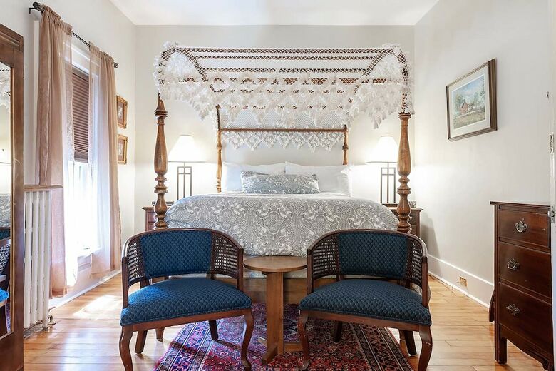 Bed & Breakfast Stone Maiden Inn