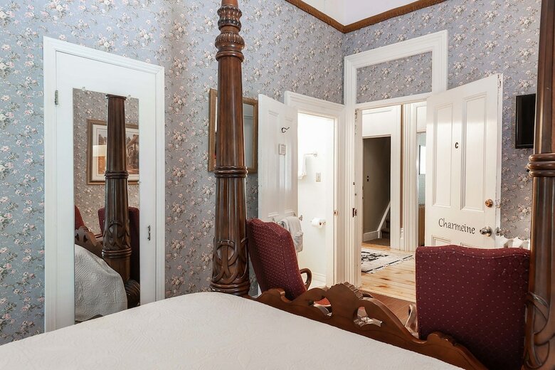 Bed & Breakfast Stone Maiden Inn