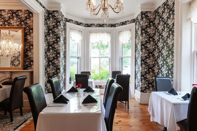 Bed & Breakfast Stone Maiden Inn