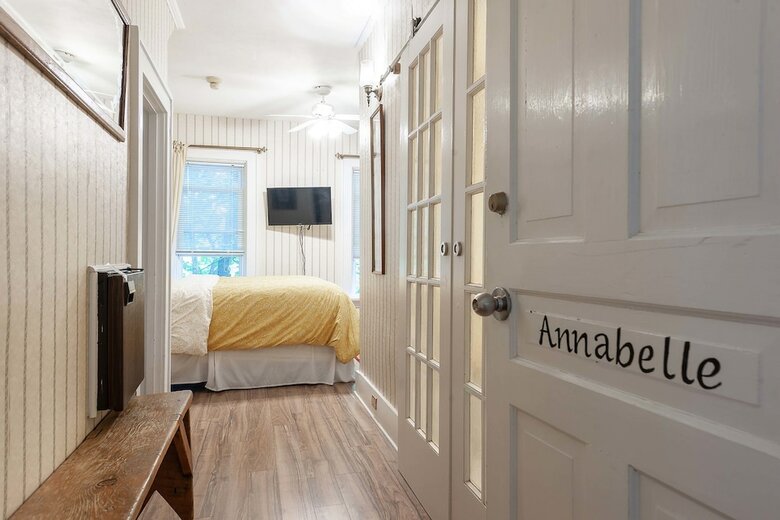 Bed & Breakfast Stone Maiden Inn