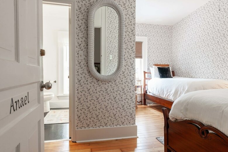 Bed & Breakfast Stone Maiden Inn