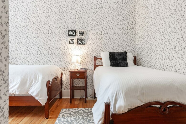 Bed & Breakfast Stone Maiden Inn