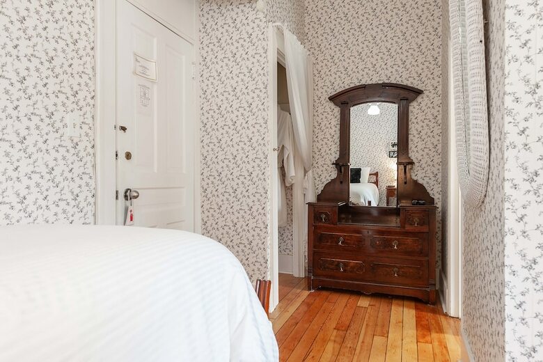 Bed & Breakfast Stone Maiden Inn