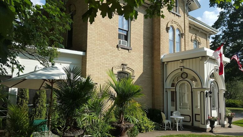 Bed & Breakfast Stone Maiden Inn