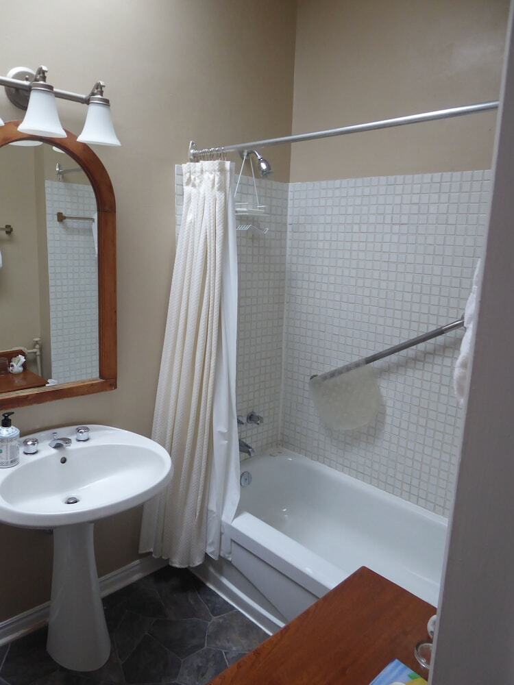 Bed & Breakfast Stone Maiden Inn