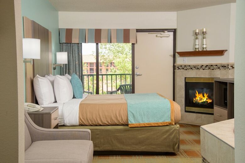 Hotel Pigeon River Inn