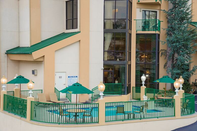Hotel Pigeon River Inn