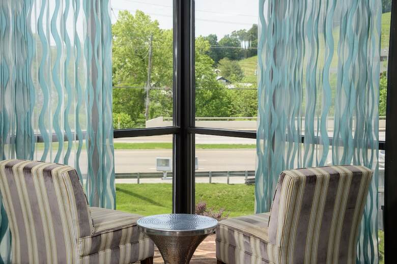 Hotel Pigeon River Inn