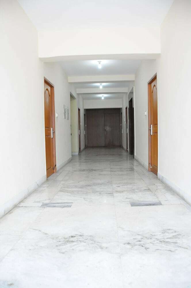 Hotel Lloyds Guest House - Us Consulate