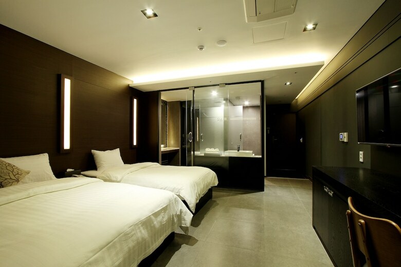 R.lee Suite Hotel Songdo