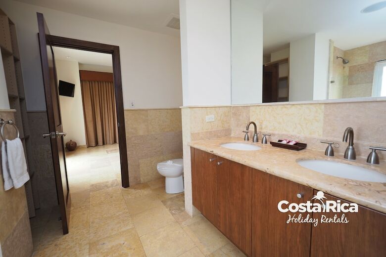 Acqua Residences
