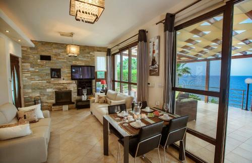 Kallinousa Beach Villa