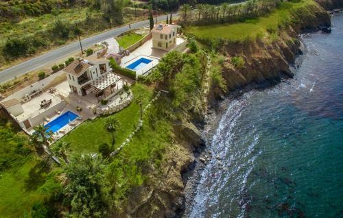 Kallinousa Beach Villa