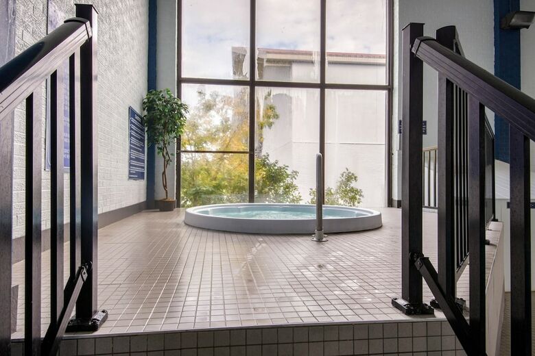 Hotel Quality Inn & Conference Centre