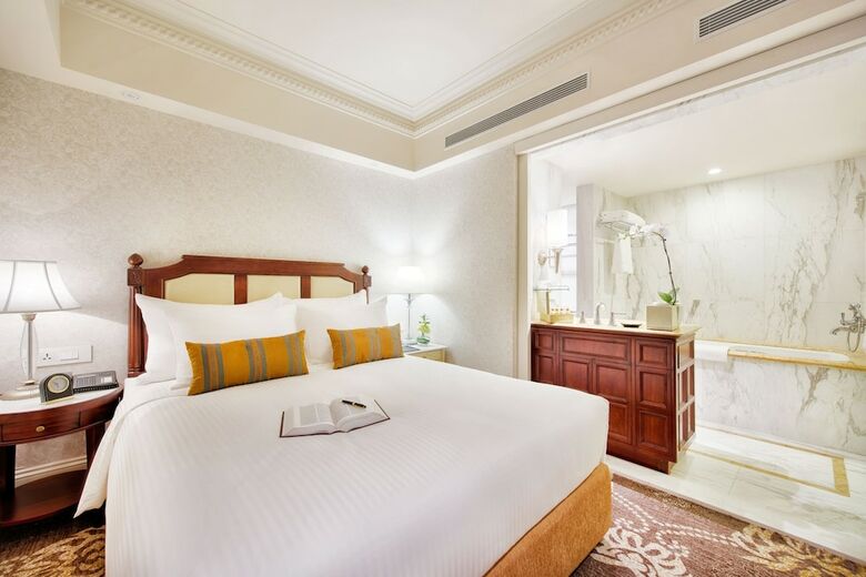 Apricot Hotel