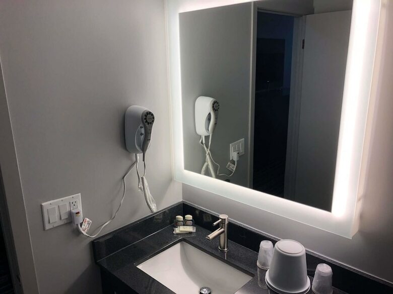 Motel Super 8 By Wyndham Windsor/dougall