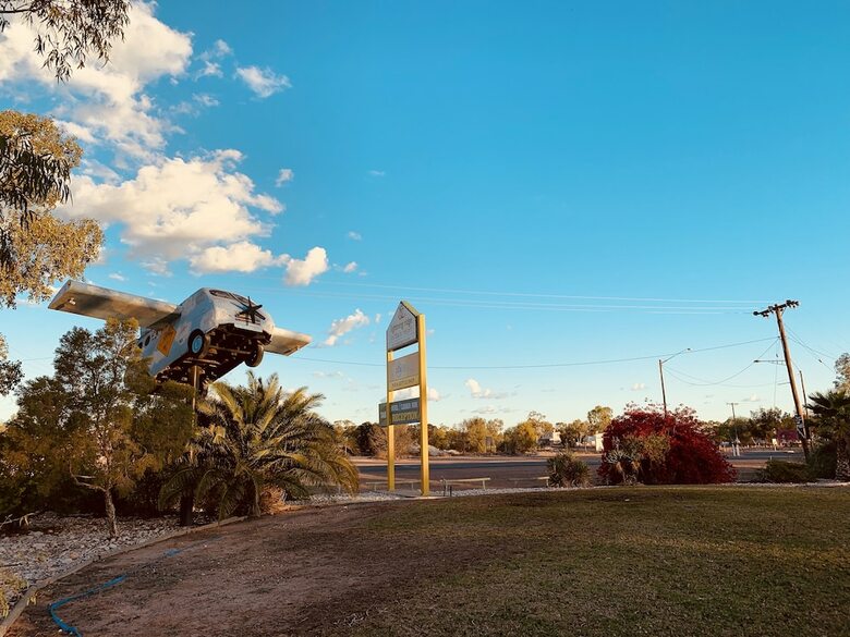 Motel Lightning Ridge Outback Resort & Caravan Park