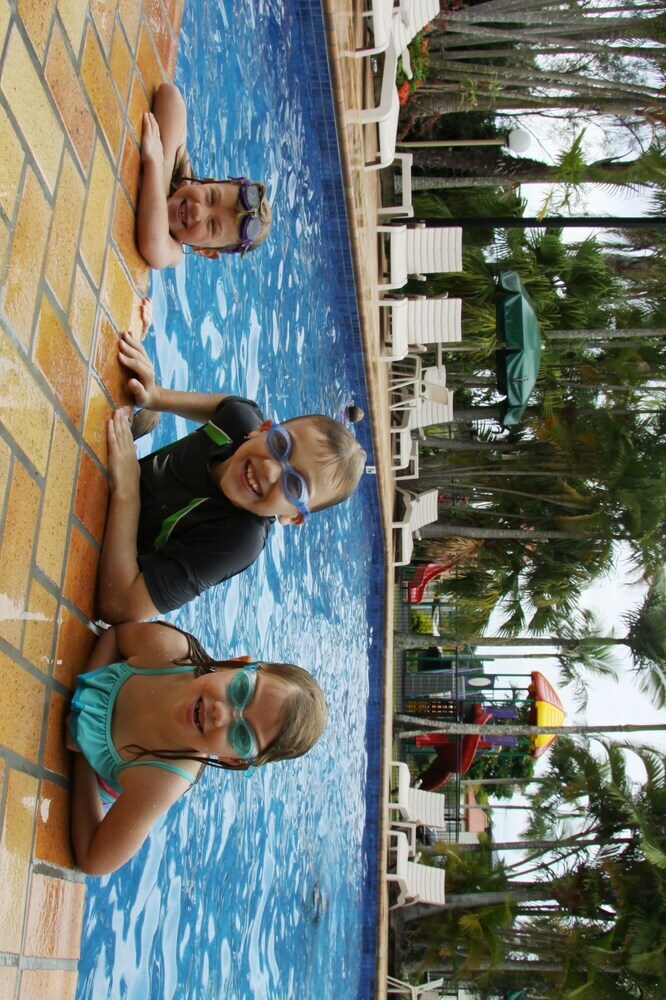 Cabana Brisbane Gateway Resort