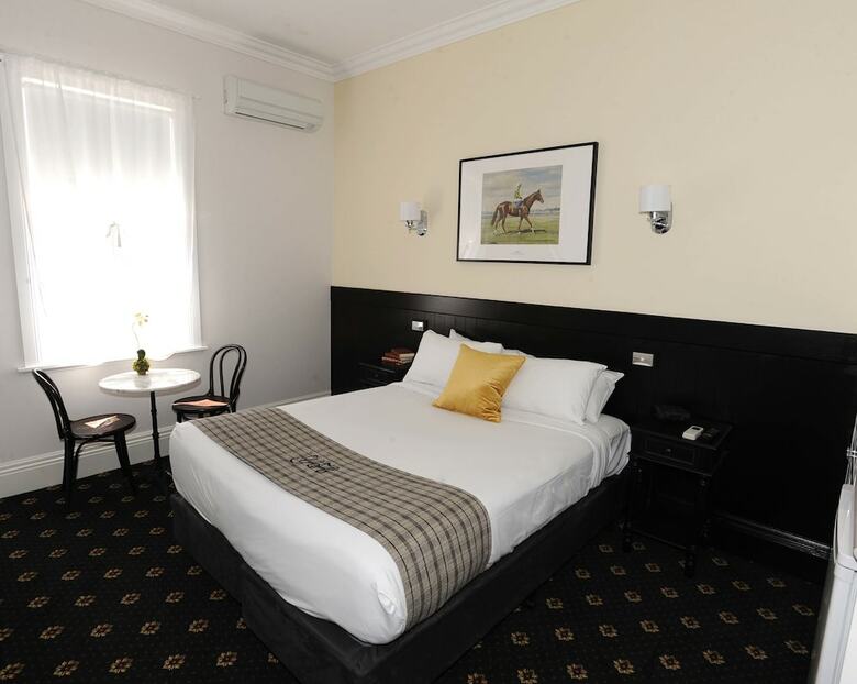 Yarrawonga Hotel