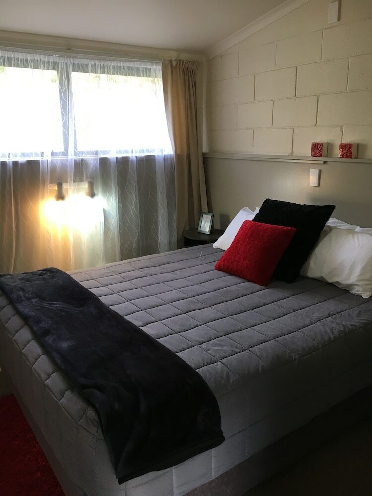 Opal Hot Springs & Holiday Park