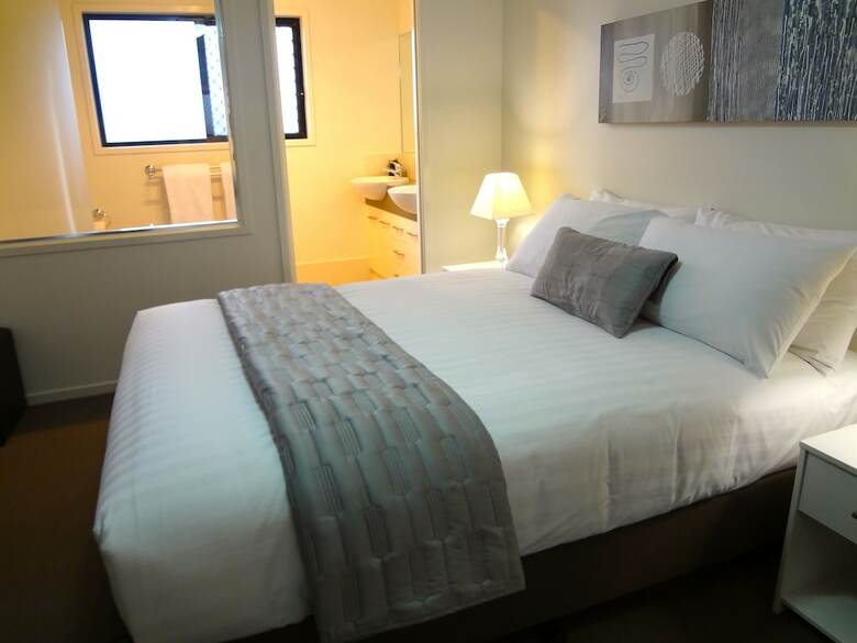 21 On Hursley Motel Apartments