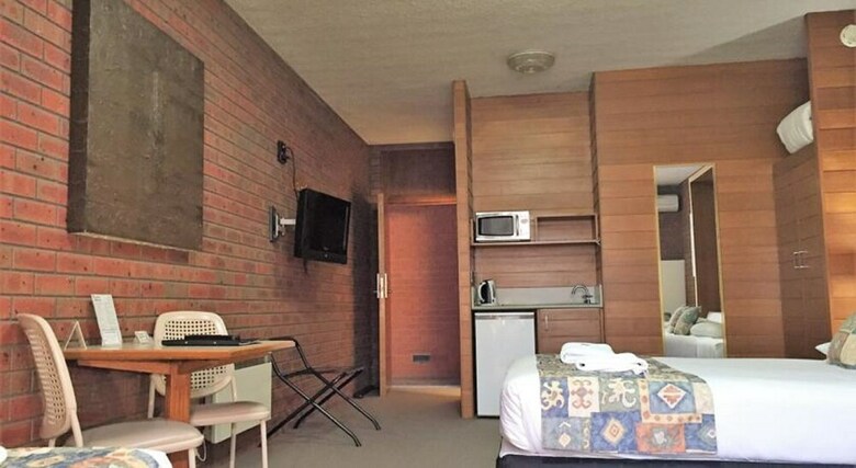 Sovereign Park Motor Inn