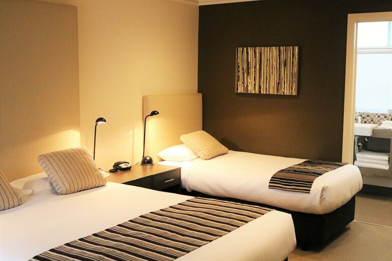 Sovereign Park Motor Inn