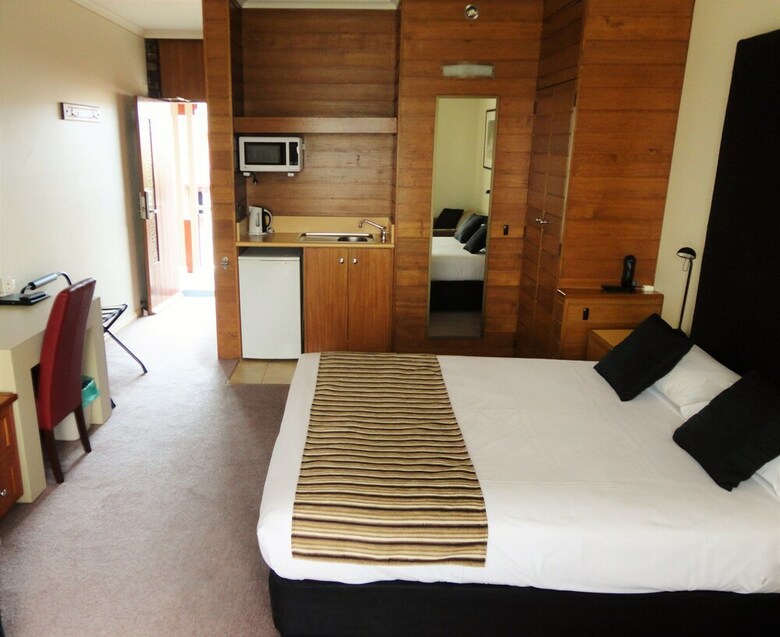 Sovereign Park Motor Inn