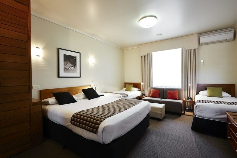 Sovereign Park Motor Inn