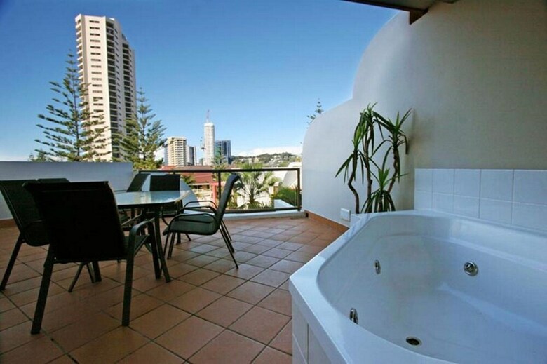 Burleigh On The Beach Holiday Apartments