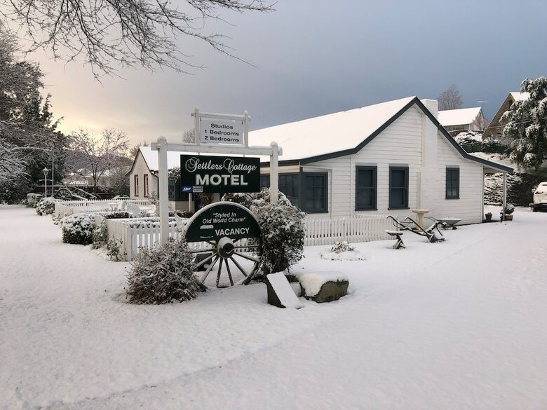 Settlers Cottage Motel