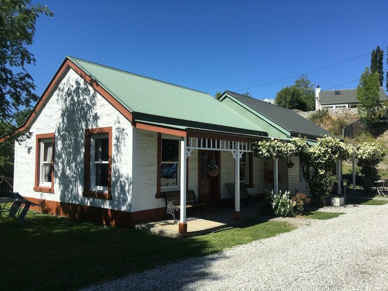 Settlers Cottage Motel