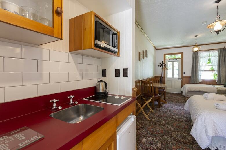 Settlers Cottage Motel